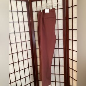 WHBM NWT slim fit ankle  Rust color women’s pants size 8